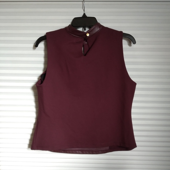 ☆NWT☆ Mark New York Burgundy Faux Leather Sleeveless Top Mock Neck With Keyhole - Picture 4 of 12